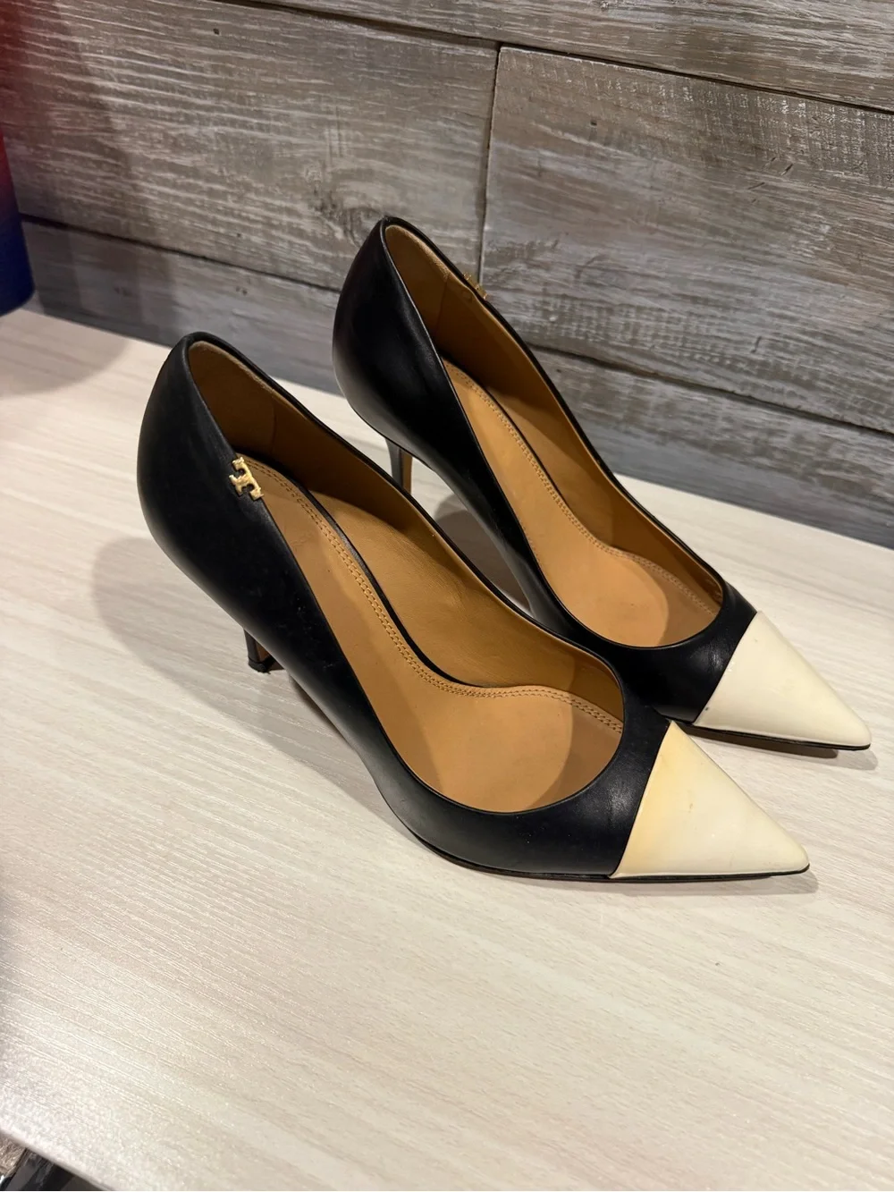 Tory Burch Black and Cream Pointed Toe Leather Pumps - Picture 3 of 8